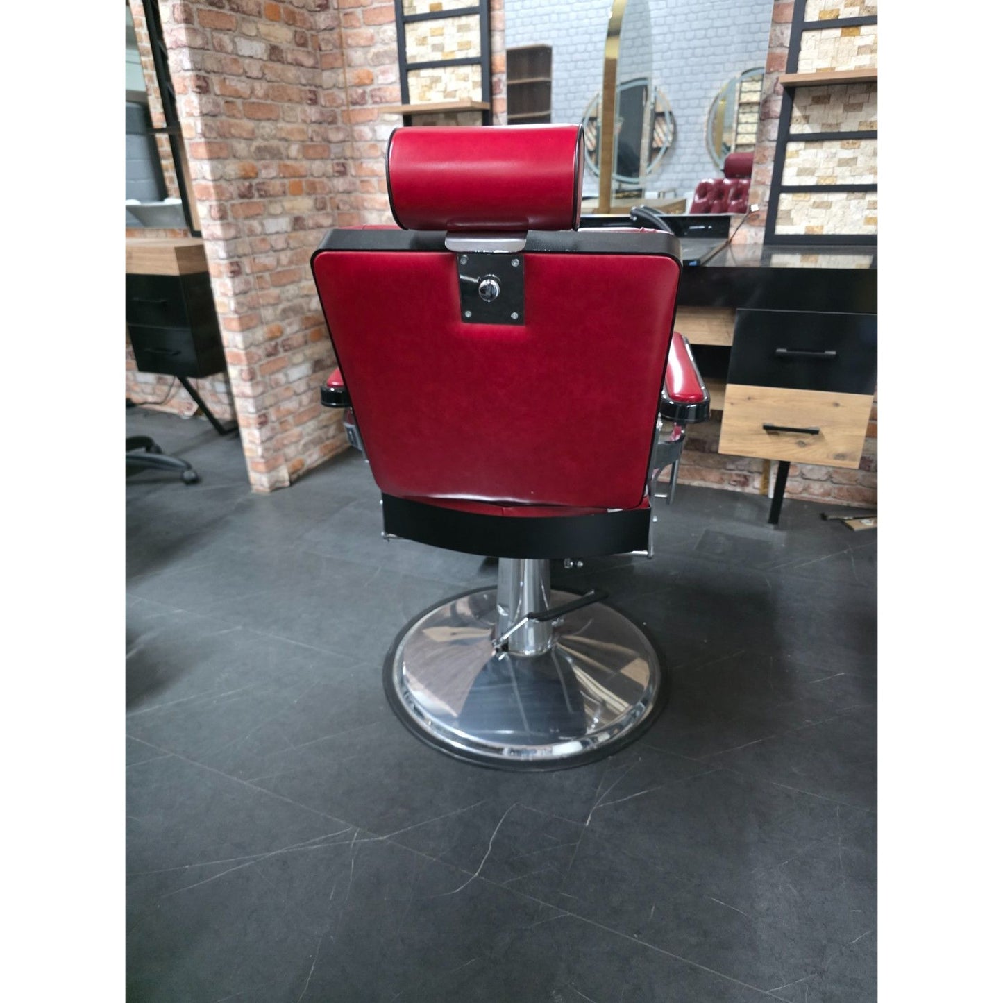 Barberstuhl Friseurstuhl Vintage Rot – Einzelstück AUSSTELLUNGSSTÜCK